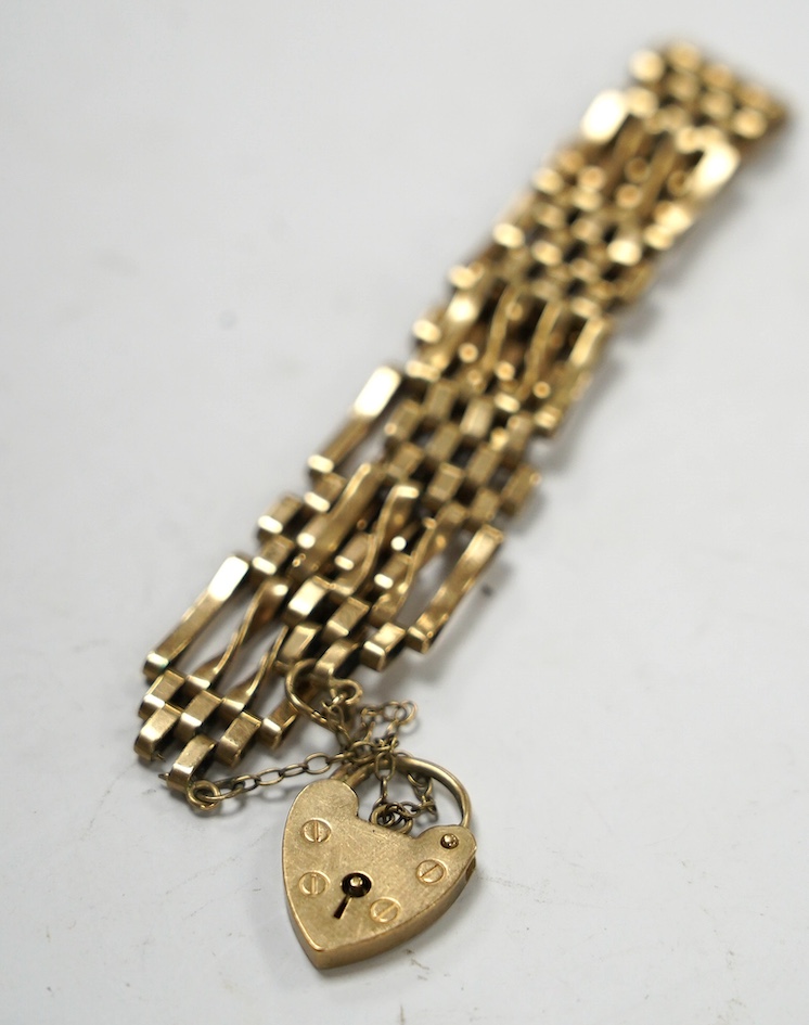 A 1970's 9ct gold gate link bracelet, with heart shaped padlock clasp, 16cm, 14.7 grams. Condition - poor to fair